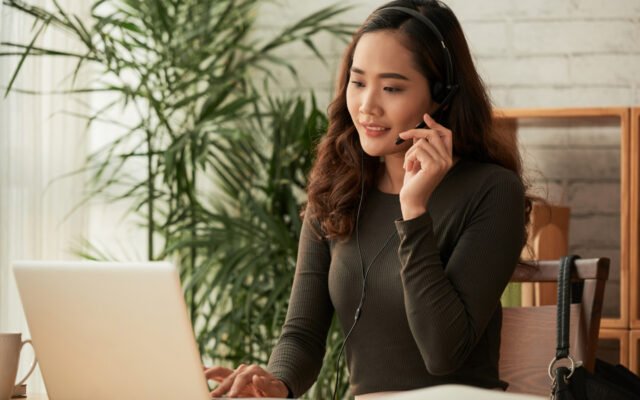virtual assistant working